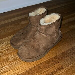 UGG Classic Mini Boots size 8